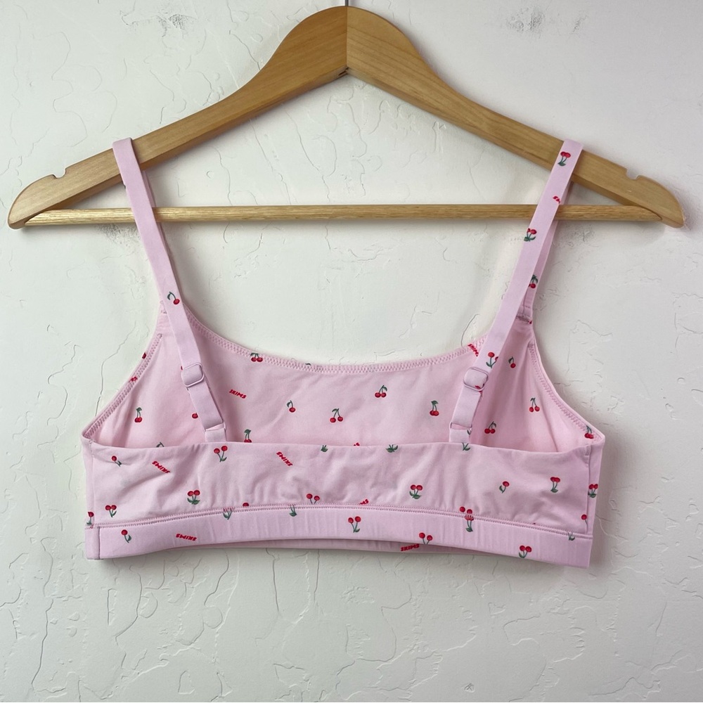 SKIMS Fits Everybody Scoop Pink Cherry Print Bralette - Picture 4 of 16
